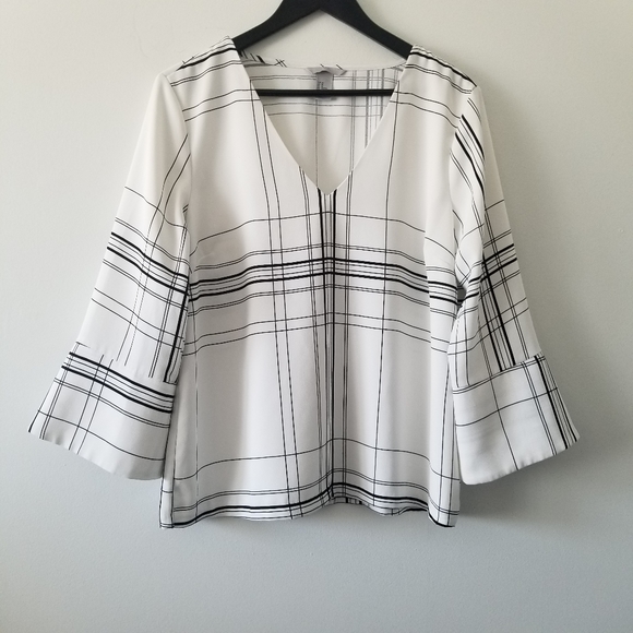 H&M black & white v-neck split sleeve blouse - Picture 3 of 10